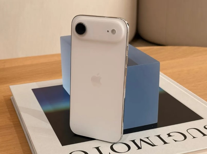 Phiên bản iPhone Air eSIM giảm đáng kể kích thước tại cụm cảm biến